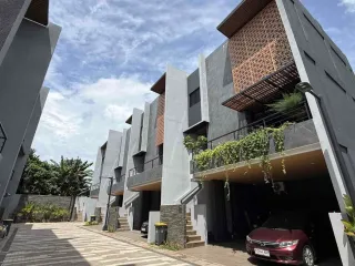 Rumah 3 Lantai Di Kebayoran Lama Siap Huni, 2 Facad Depan & Belakang Dekat Pintu Tol