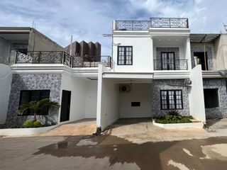 Dijual Rumah Cibubur 3 Lantai Rooftop Harjamukti Brand New House  Nempel MRT Cibubu