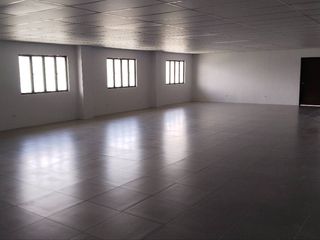 Wide-Road Warehouse Property Designed for Fleet Access