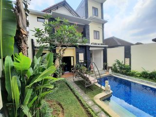 Villa 4 Kamar Kolam Renang Besar Area Dalung Permai Kerobokan Dekat Canggu