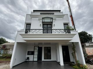 Cibubur - Rumah Mewah 3 Lantai Konsep Modern Tanah Luas Lokasi Dekat Tol Cibubur