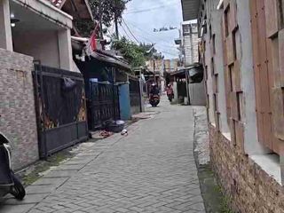 di jual 1 yunit rumah model warung cocok untuk  usaha jln mobil lokasi Parung serab Ciledug Tangerang kota