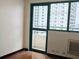 For Sale: 3Br with Balcony in Ocean Tower, Malate, Manila