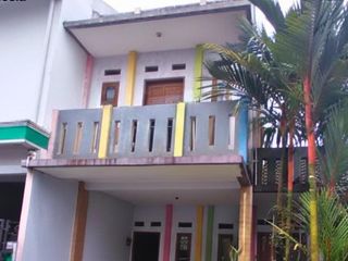 Rumah murah lelang 2 lantai siap huni strategis terawat di Komplek pondok cipta mas