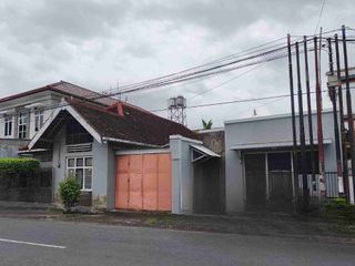 Dijual rumah pinggir jalan ramai di pusat kota Jember