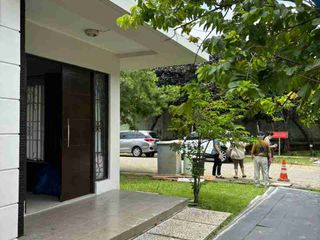 Rumah Hook 2 Lantai 4+1 KT Di Green Lake City
