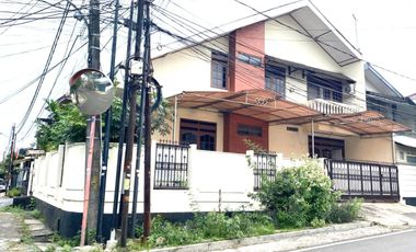 Rumah hoek 2lt luas 230m type 6KT Pondok Kelapa Duren Sawit Jakarta Timur