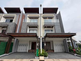Rumah Siaphuni  3 Lantai Jakarta Selatan – Lebak Bulus 300 Meter dari Tol Veteran dan Akses Strategis.