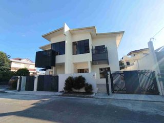MODERN HOUSE IN CAVITE NEAR VERMOSA MALLS