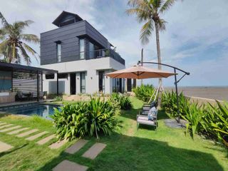 Villa Tepi Pantai 3 Kamar Tidur dengan Rooftop & Jacuzzi Saba Gianyar