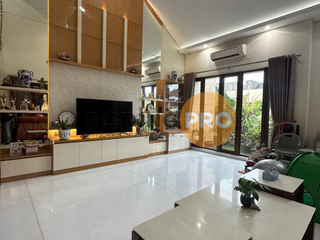 Jual rumah Kedoya Permai bangunan mandiri 3 lantai siap huni bagus
