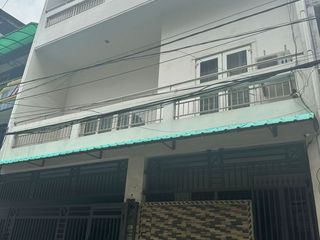 DIJUAL RUMAH PEMANDANGAN UKU 10X14 BAGUS 4 LANTAI SELATAN HRG MENARIK SIAP HUNI