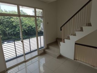 Dijual dan Disewa Rumah 3 Lantai Katamaran indah PIK 1