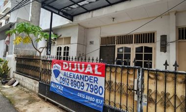 Dijual Rumah Hitung Tanah Saja dekat Mall dan Universitas