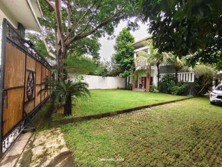 dijual rumah mewah ada kolam renang gagak sipat colomadu adi soemarmo