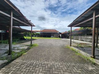 Tanah dan Bangunan Dijual di Pulau Moyo.