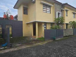 Rumah Bagus Bersih Nyaman Siap Pakai di Perumahan Colomadu Solo.
