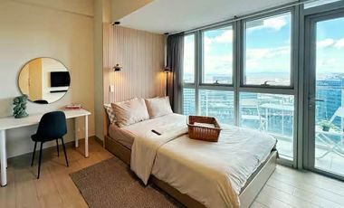 Uptown Parksuites Tower 2 – For Sale