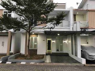 Dikontrakkan Rumah Dua Lantai Dekat Margonda dan Stasiun Depok Lama