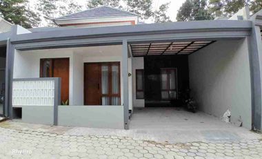 Rumah Baru Semi Furnish Dalam Cluster Dekat Kampus Uii - LS