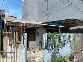 DIJUAL RUMAH TUA COCOK UNTUK INVESTASI KOSKOSAN ATAU TEMPAT TINGGAL