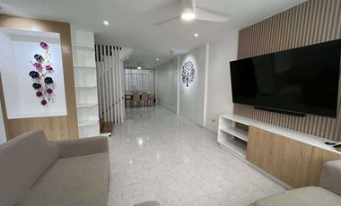 For Sale: 3 Bedroom Townhouse with 3-4 Car Garage in Kapitolyo,Pasig