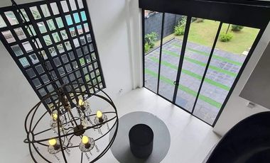 PN57093 Modern House for Sale in Batasan Hills across Congress QC!
