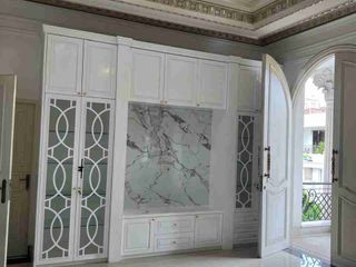 DiSEWAKAN rumah siap huni 2 lantai. Dalam cluster yg nyaman dan jarang ada. bebas banjir. lokasi prime kelapa gading