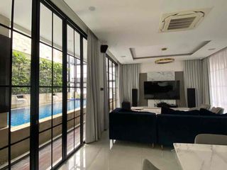 Dijual rumah mewah, hoek, ada pool, di Summarecon Kelapa Gading