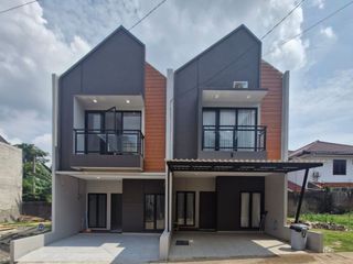 Rumah 2 Lantai Bebas Banjir Dekat LRT Cibubur & Toll Cibubur Free Biaya Surat2 SHM Bisa KPR Siap Huni