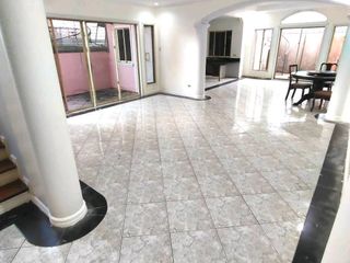 PN52377 Duplex House for Rent OLD BALARA QC!
