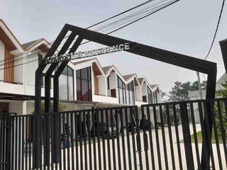 Dijual Rumah 2 Lantai Dkt Sumarecon Bekasi Barat