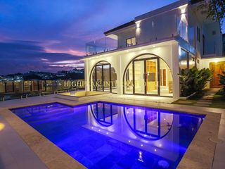 Hacienda Salinas - Architect-Designed Modern Home with Pool, Views, and Resort-Style Interiors