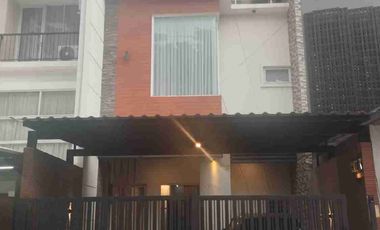 Dijual rumah 2 lantai 4+1 kamar tidur lokasi strategis dikelapa gading