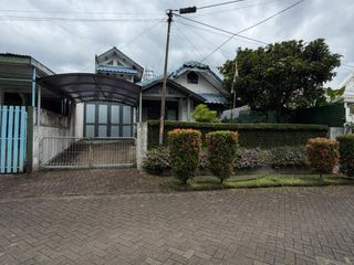 Rumah tinggal 2 lantai SHM nyaman Sejuk di Komplek Villa Bandung Indah