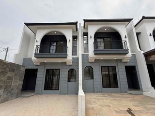 Rumah Mewah Classic Modern 2 Lantai  Siap Huni Selangkah ke Tol Brigif Cinere Depok