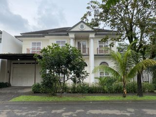 Dijual Rumah Mewah Hook 2 Lantai Kawasan Golf Residence BSD City