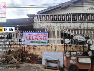 Di lelang rumah strategis di hook luas tanah 151m2 hadap 2 jalan hidup