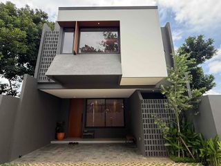 Rumah 2 Lantai Modern Compact di Lokasi  Ciputat – Akses Super Strategis Selangkah Jakarta selatan