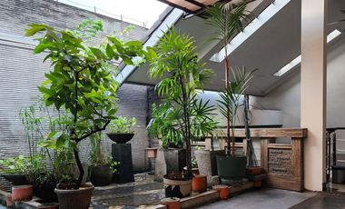 Rumah 3 Lantai 11 Kamar Tidur di Pondok Indah Design Modern Minimalist