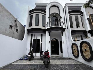 Rumah Mewah 2 Lantai Ceiling Tinggi Termurah di Andara Jagakarsa Jakarta Selatan.