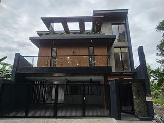 Premium Three-Level Modern Residence with Swimming Pool and Complete Air-Conditioning