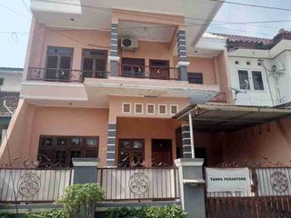 RUMAH 2 LANTAI 6 KAMAR TIDUR DI BANYUMANIK