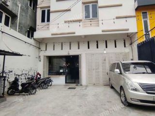 Dijual Cepat Ruko Gandeng 3,5 Lantai (DUA RUKO) Siap Pakai Full Furnish Cocok Untuk Usaha Cafe dan Kost Di Medan Harga Nego