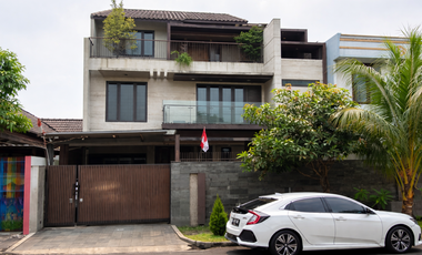 Rumah Mewah Gading Serpong 3 Lantai SHM 624M² Kolam Renang Indoor