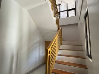 FOR SALE! BARANGAY FAIRVIEW  3 BEDROOMS AND 2 PARKING