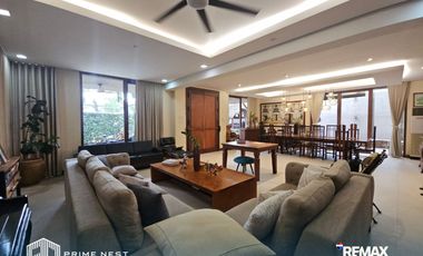 FOR SALE: 800 sqm in Corner House and Lot, White Plains Quezon City