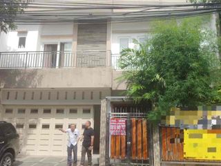 Dijual/Disewa Rumah Kemayoran Jakpus – Bangunan Besar 3 Lantai, Siap Huni