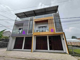 Ruko Baru Gress 3 lt dekat Kampus UMS. Bisa untuk Usaha