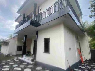 RUMAH LANTAI 2 DAN RUKO DI LC DAUH WARU JEMBRANA BALI